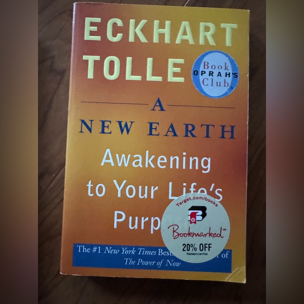A New Earth - Awakening to Your Life's Purpose- Eckhart Tolle Paperback book (B)
